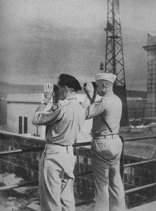 Generałowie Montgomery i Eisenhower widok z balkonu w Mesynie we Włoszech, 1943-44 autorstwa Unbekannt