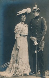 Niemiecka para. Z mężczyzną w mundurze, 1906 autorstwa Unbekannt