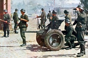 Niemiecka piechota z lekką artylerią polową, Rosja, 1943 autorstwa Unbekannt