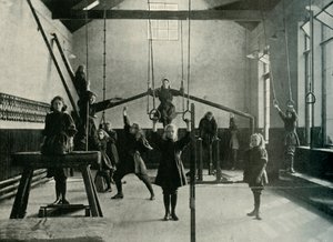 Gimnastyczki w Królewskim Instytucie Głuchoniemych, Friar Gate, Derby, 1902. autorstwa Unbekannt