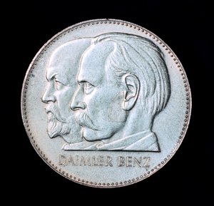 Gottlieb Daimler i Karl Benz, pionierzy niemieckiego przemysłu motoryzacyjnego, 1961 autorstwa Unbekannt