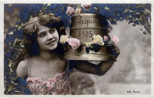Kartka z życzeniami na Wielkanoc: uśmiechnięta młoda dziewczyna pozuje obok dzwonka - Pocztówka z 1905 r. autorstwa Unbekannt