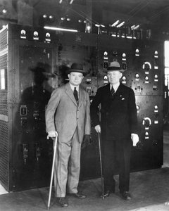 Guglielmo Marconi i David Sarnoff, 1933 autorstwa Unbekannt