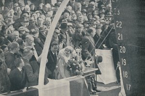 JKW Księżna Yorku z księciem Yorku, wodowanie Strathmore 4 kwietnia 1935, 1936 autorstwa Unbekannt