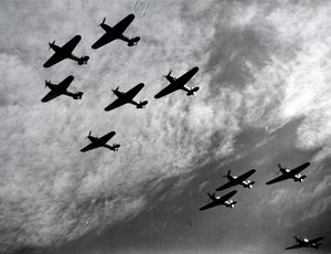 Hawker Hurricane w szyku, Bitwa o Anglię, II wojna światowa, 1940 autorstwa Unbekannt