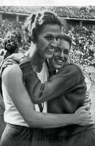 Helen Stephens i Alice Arden, amerykańscy sportowcy, Igrzyska Olimpijskie w Berlinie, 1936 autorstwa Unbekannt