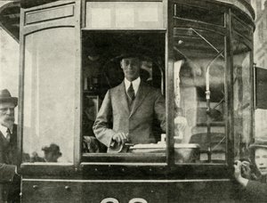 Jego Wysokość jedzie tramwajem ulicami Glasgow…, 1924, 1937. autorstwa Unbekannt