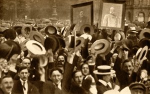 Hoch the Kaiser!: wiwatujące tłumy na ulicach, Berlin, Niemcy, 4 sierpnia 1914, 1933. autorstwa Unbekannt