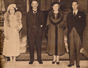 Znowu w domu - król, królowa, z panem i panią Szambelan, 1938, 1938 autorstwa Unbekannt
