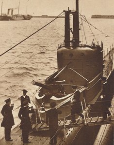 Wizyta we flocie macierzystej – Król Edward wchodzi na pokład okrętu podwodnego Narwhal, 1936 1937 autorstwa Unbekannt