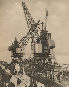 Ogromne żurawie samojezdne w Tilbury Wyrzucają ładunek z ładowni statku, ok. 1935 r. autorstwa Unbekannt