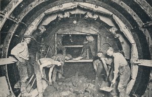 Wewnątrz tarczy tunelowej Greathead, 1926 autorstwa Unbekannt