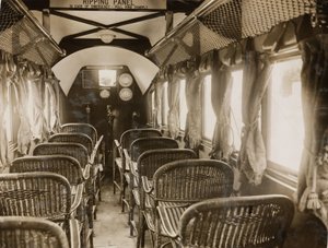 Wnętrze samolotu pasażerskiego wyposażonego w silniki Napier, ok. 1920 autorstwa Unbekannt