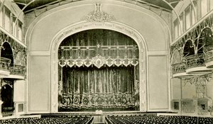 Widok wnętrza teatru w Domu Ludowym Mikołaja II, Petersburg, Rosja, lata 1900 autorstwa Unbekannt