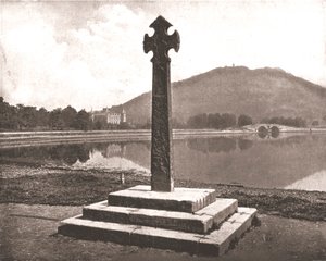 Zamek Inveraray i krzyż celtycki, Argyll, Szkocja, 1894. autorstwa Unbekannt