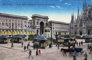 Włochy, Mediolan: tramwaje na Piazza del Duomo i Łuku Triumfalnym między galerią Victor Emmanuel (Victor-Emmanuel) (Galleria Vittorio Emanuele) - pocztówka koniec XIX-XX w. autorstwa Unbekannt