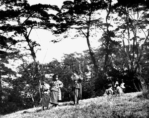 Japońskie dzieci bawiące się łukami, Korea, 1900 autorstwa Unbekannt