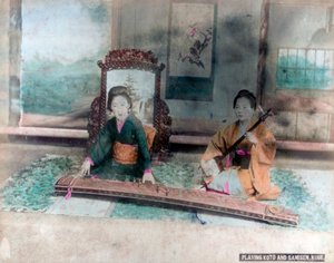 Japońska muzyka: kobiety grające Koto i Samisen, Kobe, Japonia autorstwa Unbekannt