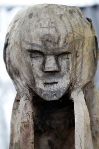Grupa etniczna Jarai (Gia Rai). Duch strażnika grobowca Jarai. Drewniana statua. Con Tum. Wietnam autorstwa Unbekannt