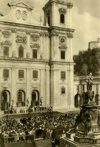 Wszyscy występowali przed katedrą w Salzburgu w Salzburgu, Austria, ok. 1935. autorstwa Unbekannt