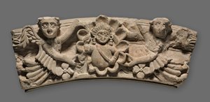 Keystone of an Arch: Kobiecy popiersie w medalionie wspieranym przez anioły, 400s. autorstwa Unbekannt