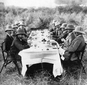 Król Jerzy V 1865-1936 jedzący obiad po polowaniu na tygrysy w Nepalu, 1911 1936 autorstwa Unbekannt