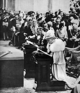Król Jerzy V i królowa Maria w katedrze św. Pawła, nabożeństwo dziękczynne z okazji Srebrnego Jubileuszu, 1935 autorstwa Unbekannt