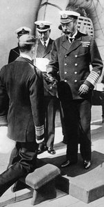 Rycerze króla Jerzego V wiceadmirała Pakenhama na pokładzie HMS Princess Royal, ok. 1930 r. autorstwa Unbekannt