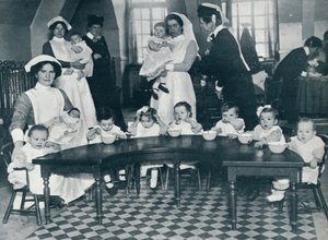 Kingsway Hall Creche dla dzieci z ojcami na wojnie i matkami pracującymi, 1914 autorstwa Unbekannt