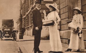 Lady Pilkington sprzedająca róże w pierwszą rocznicę Aleksandry Rose Day, 25 czerwca 1913 1935 autorstwa Unbekannt