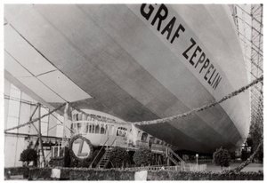 Ceremonia wodowania Zeppelin LZ127 Graf Zeppelin, Friedrichshafen, Niemcy, 9 lipca 1928 1933 autorstwa Unbekannt