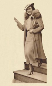 Opuszczenie Placu Belgravego nr 3 na chrzciny księżnej Aleksandry 9 lutego 1937 r. autorstwa Unbekannt