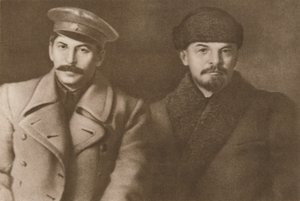 Lenin i Stalin, marzec 1919, 1939. autorstwa Unbekannt