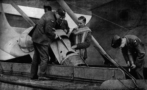 Ładowanie bomb na samoloty RAF podczas II wojny światowej, ok. 1940 r., 1943 r. autorstwa Unbekannt
