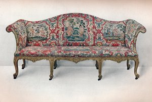 Długa tapicerowana sofa: w kształcie serpentyny, rzeźbiona i pozłacana, c1750 autorstwa Unbekannt
