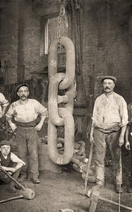 Wykonanie łańcucha kotwicy Titanica w Hingley & Sons, c.1909 (zdjęcie) autorstwa Unbekannt