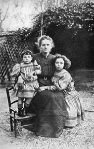 Marie Curie, francuska fizyczka urodzona w Polsce, z córkami Ewą i Ireną, 1908 autorstwa Unbekannt