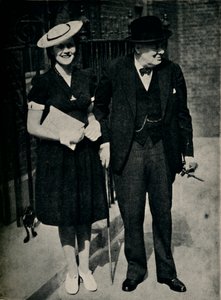 Mary Churchill i jej ojciec, c1945. autorstwa Unbekannt