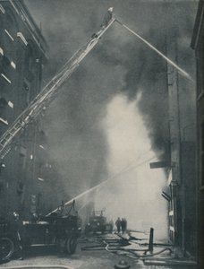 Zmasowane siły współczesnego strażaka przeciw pożarowi miasta, ok. 1935 r autorstwa Unbekannt