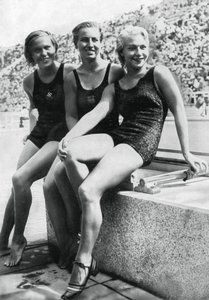 Medaliści z kobiecego skoku z platformy, Igrzyska Olimpijskie w Berlinie, 1936 r. autorstwa Unbekannt