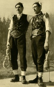 Mężczyźni w tradycyjnych strojach, Mühlviertel, Górna Austria, ok. 1935. autorstwa Unbekannt