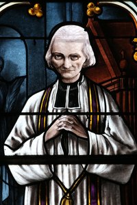 Kościół w Mezilles. Witraż. Św. Jan Maria Vianney. Proboszcz z Ars. Francja - abbe Jean Marie Vianney (Vianey, Viannay, Viennet), dit le Cure d