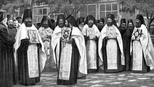 Mnisi kościoła greckiego niosący tomy Liturgii, Grecja, 1922 autorstwa Unbekannt