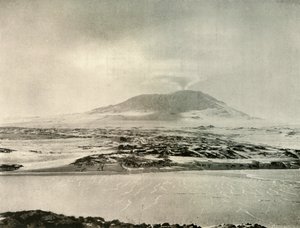 Erebus podczas erupcji 14 czerwca 1908, 1909 autorstwa Unbekannt