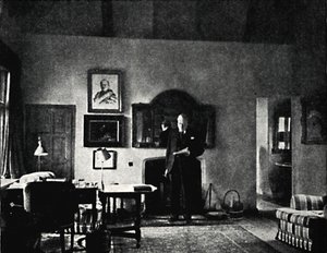 Pan Churchill w swoim gabinecie w Westerham, lata 30., 1945. autorstwa Unbekannt