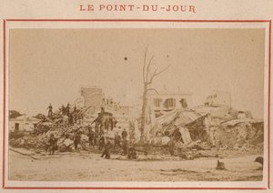 Urząd Miasta Paryża (1871): widok ruin w dzielnicy Point-du-Jour w Paryżu w maju 1871 r. Zdjęcie Pierre
