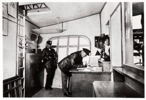 Pomieszczenie nawigacyjne, Zeppelin LZ 127 Graf Zeppelin, 1933 autorstwa Unbekannt