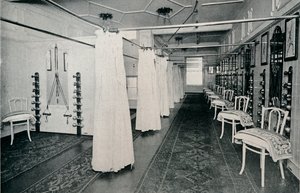 Jedna z przestronnych sal ćwiczeń, ok. 1898 r. autorstwa Unbekannt