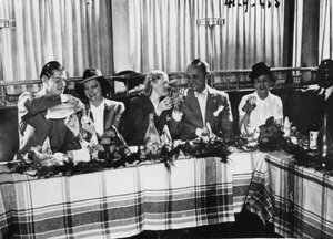 Otwarcie restauracji przez popularnych francuskich śpiewaków, Paryż, wrzesień 1941 autorstwa Unbekannt