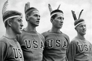 Część amerykańskiej ósemki, która zdobyła złoty medal, Igrzyska Olimpijskie w Berlinie, 1936 r autorstwa Unbekannt